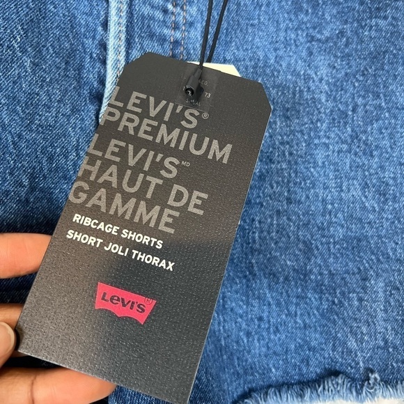 Levi’s Premium Ribcage Shorts - Picture 8 of 11